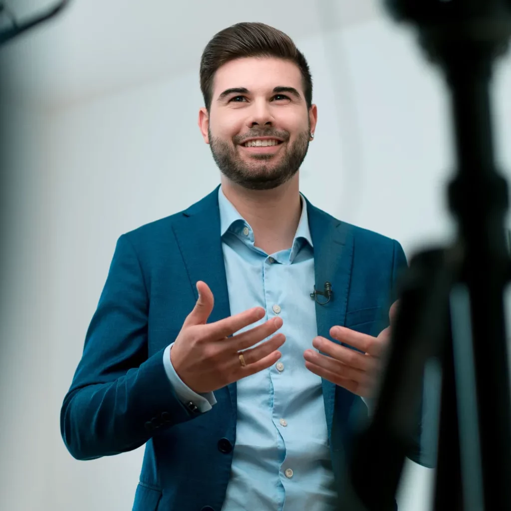 Financial Advisor Dominik Fuchs, Founder of FiNiTRY, confidently engaging with clients and sharing his expertise